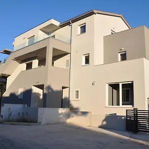 Aurora Apartment Ližnjan
